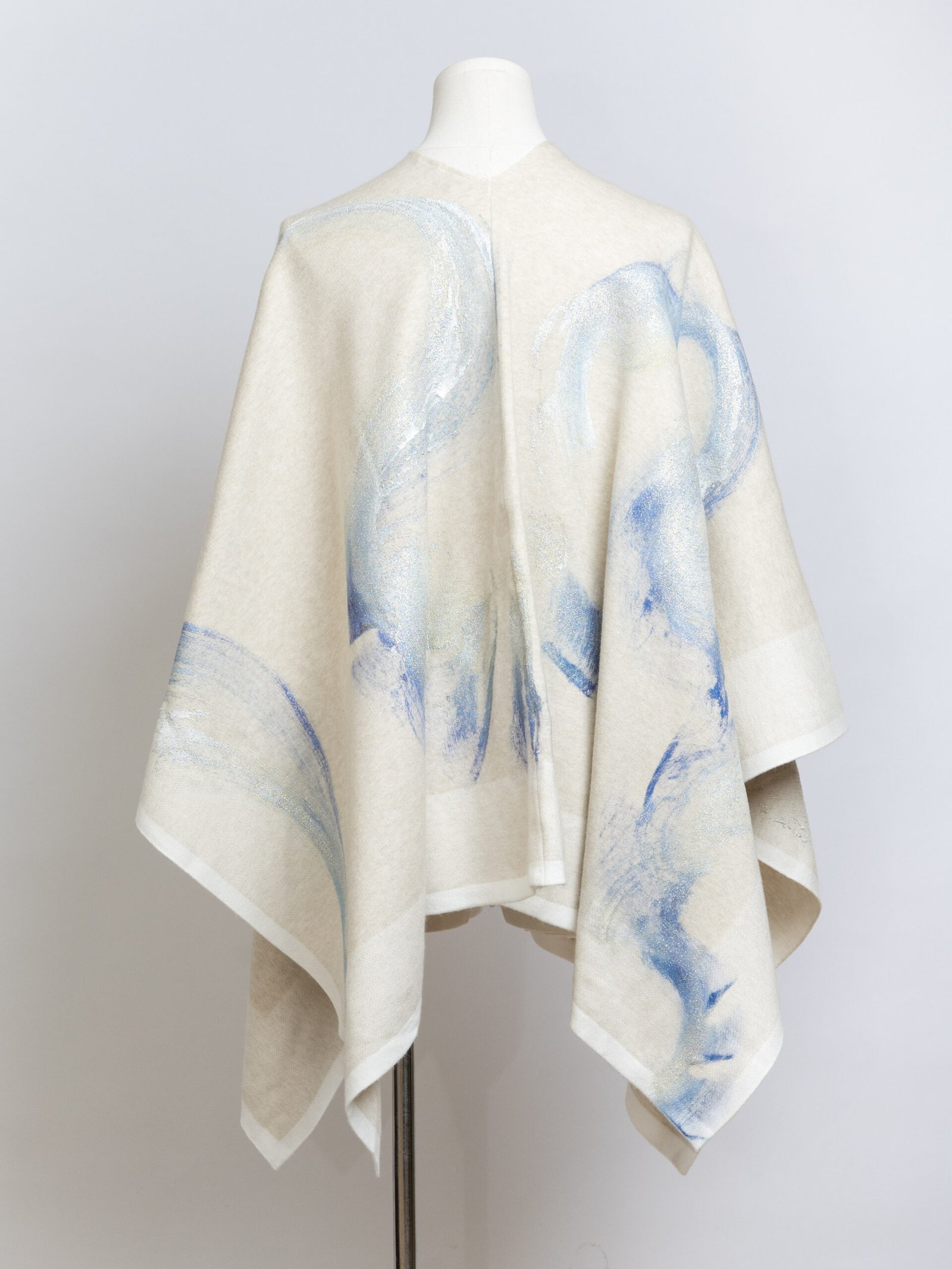 Cape - Le Coin Des Créateurs Beige – Image 3